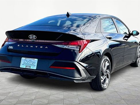 Used 2025 Hyundai Elantra Sport image 2