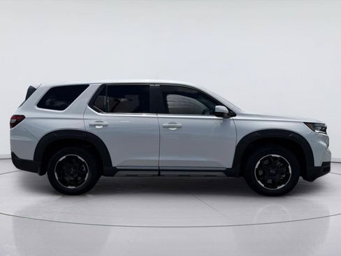 Used 2025 Honda Pilot EX-L image 6