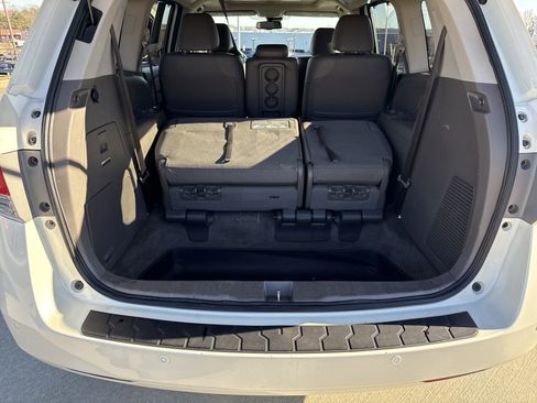 Used 2014 Honda Odyssey Touring Elite image 30