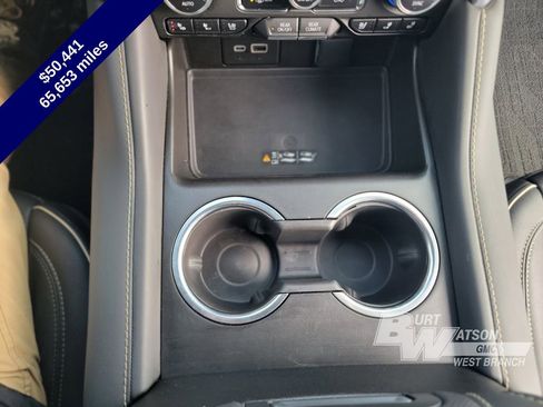 Used 2023 GMC Yukon XL SLT w/ SLT Premium Package image 18