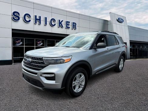 Used 2022 Ford Explorer XLT w/ Equipment Group 202A AWD/4WD image 4
