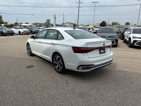 Used 2025 Volkswagen Jetta SEL image 5