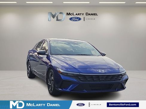 Used 2025 Hyundai Elantra Sport FWD image 1