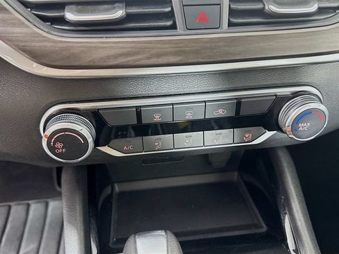 Used 2024 Nissan Altima 2.5 SV FWD image 16