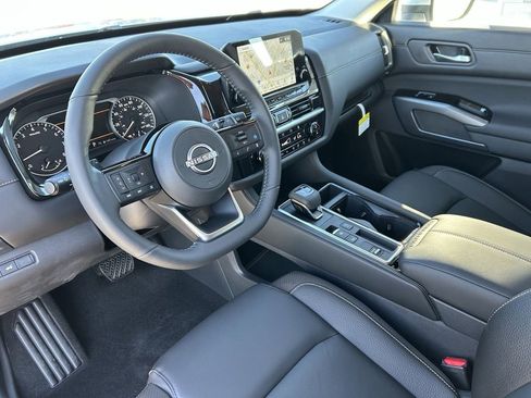New 2025 Nissan Pathfinder SL image 18