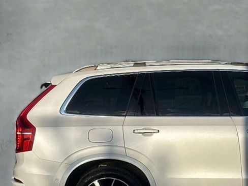 Used 2018 Volvo XC90 T6 Momentum w/ Convenience Package AWD/4WD image 9