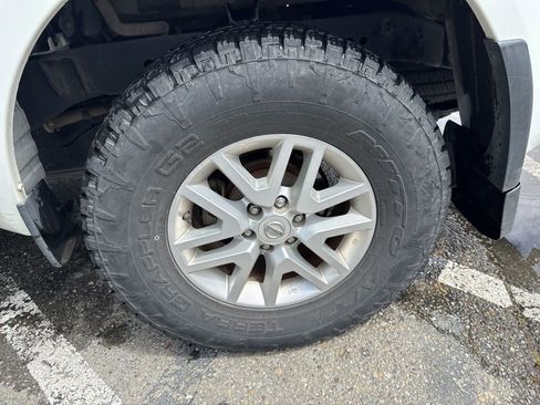 Used 2019 Nissan Frontier SV AWD/4WD image 17