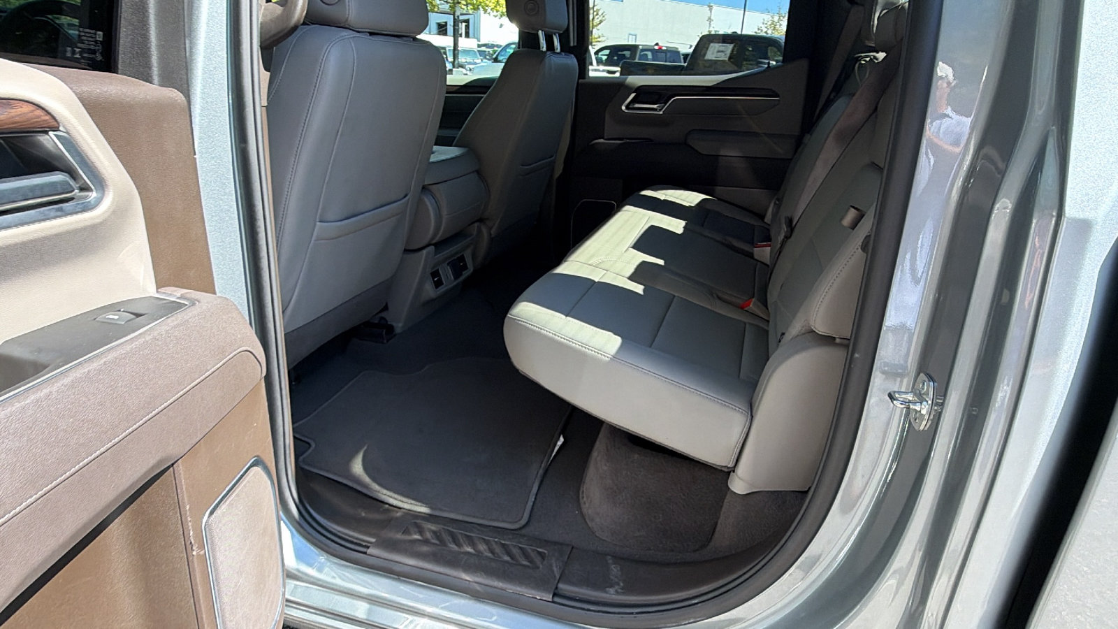 Used 2025 GMC Sierra 1500 SLT AWD/4WD image 23