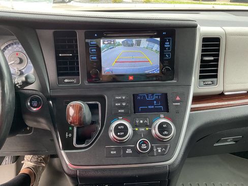 Used 2015 Toyota Sienna AWD image 23