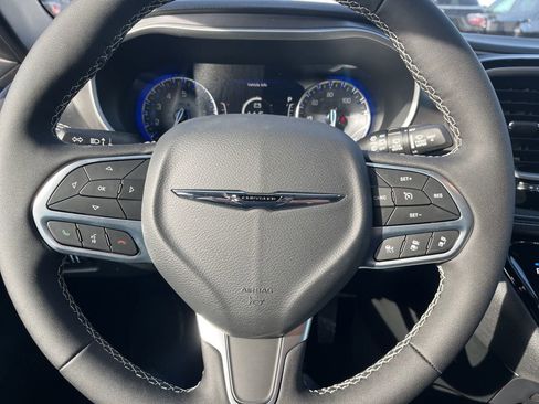 New 2026 Chrysler Pacifica Select image 20
