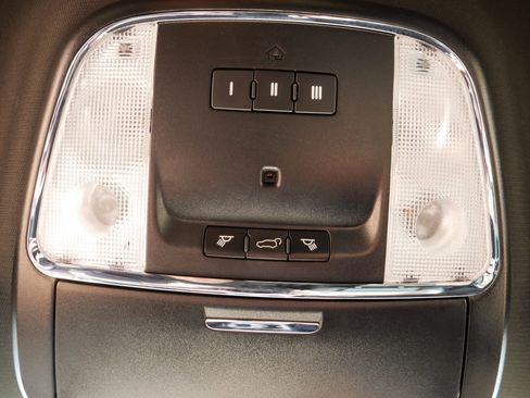 Used 2019 Jeep Grand Cherokee Altitude image 32