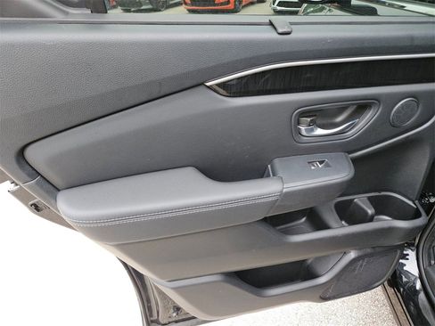 Used 2023 Honda Pilot Touring image 13