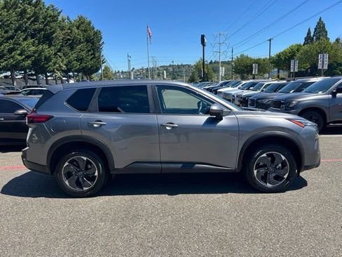 Used 2024 Nissan Rogue SV AWD/4WD image 8