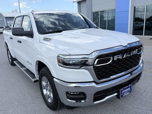 Used 2025 RAM 1500 Big Horn AWD/4WD image 3