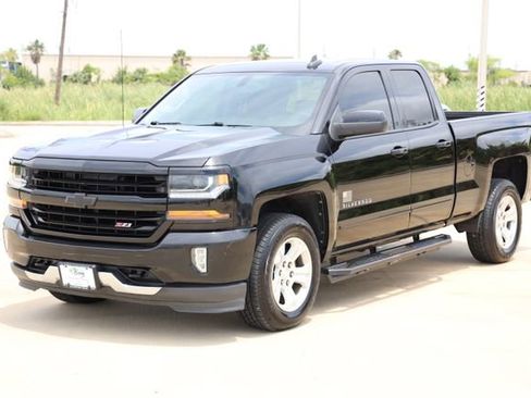 Used 2017 Chevrolet Silverado 1500 LT w/ All Star Edition AWD/4WD image 3