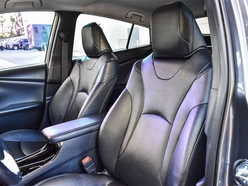 Used 2018 Toyota Prius Prime Premium image 24