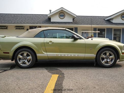 Used 2005 Ford Mustang Convertible RWD image 18