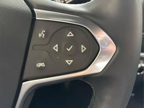 Used 2023 Chevrolet Traverse LT image 13