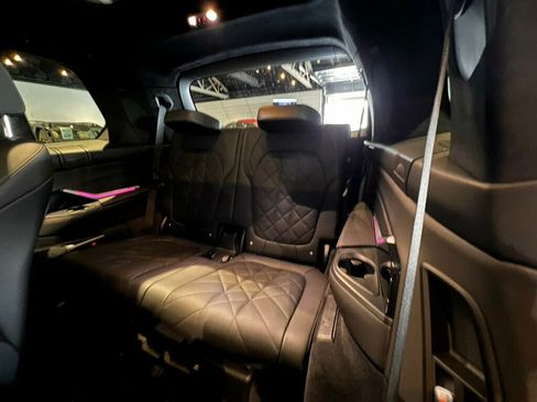 Used 2024 BMW X7 xDrive40i w/ M Sport Package image 24