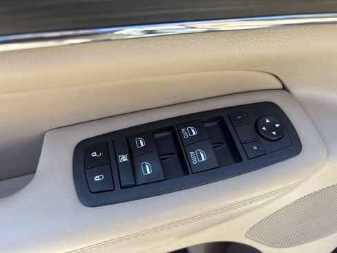 Used 2021 Jeep Grand Cherokee Limited AWD/4WD image 32