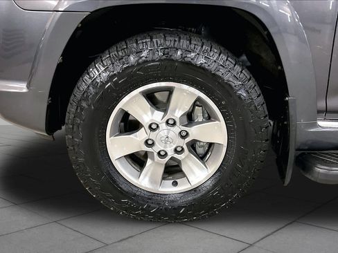 Used 2013 Toyota 4Runner SR5 w/ Convenience Pkg AWD/4WD image 9