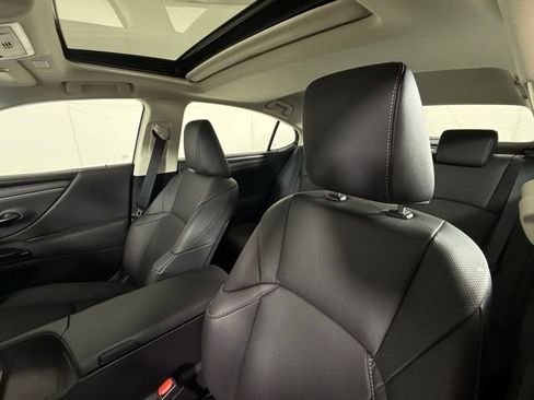 Certified 2025 Lexus ES 300h w/ Premium Package image 14