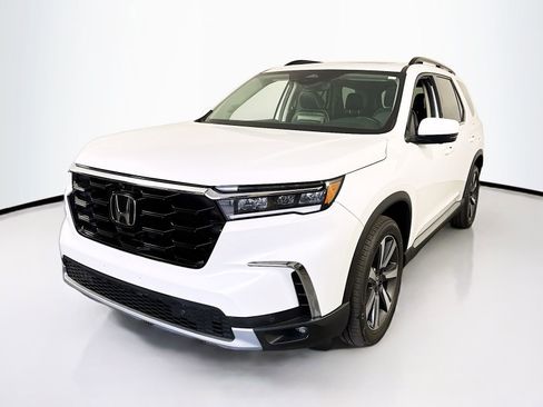 Used 2023 Honda Pilot Elite image 3