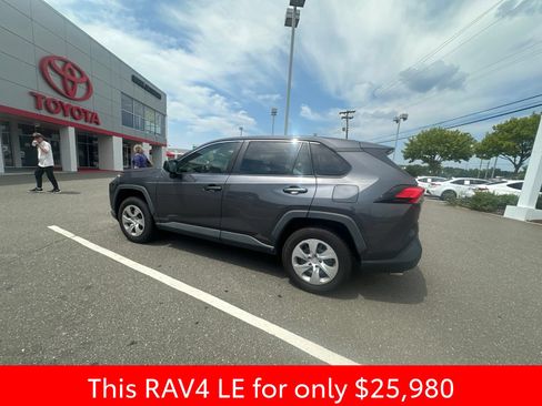 Used 2022 Toyota RAV4 LE FWD image 19