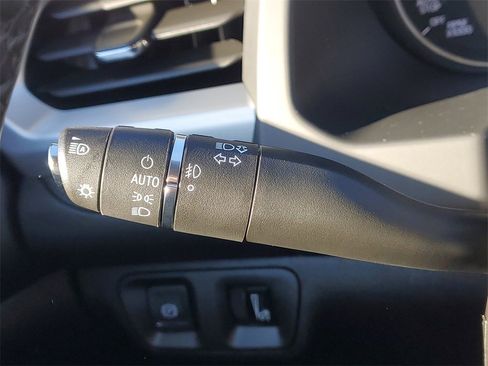 Used 2023 GMC Acadia SLT w/ Preferred Package image 22