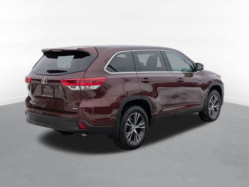 Used 2019 Toyota Highlander LE image 3