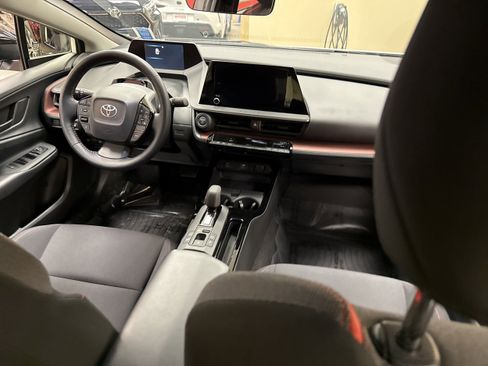 Used 2025 Toyota Prius SE image 35
