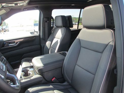 New 2026 GMC Yukon XL Elevation w/ Elevation Premium Package AWD/4WD image 12