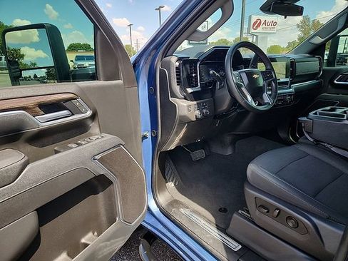 Used 2025 Chevrolet Silverado 2500 LT AWD/4WD image 13