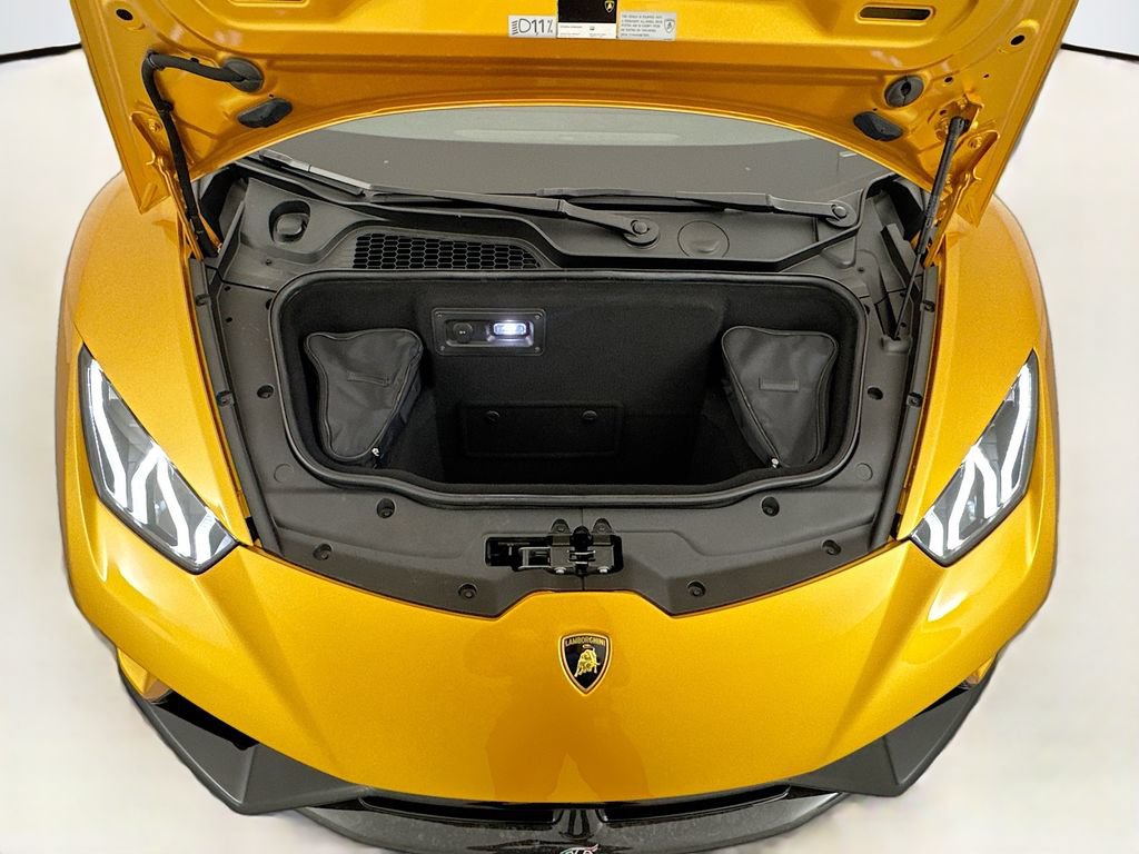Used 2018 Lamborghini Huracan Performante AWD/4WD image 28