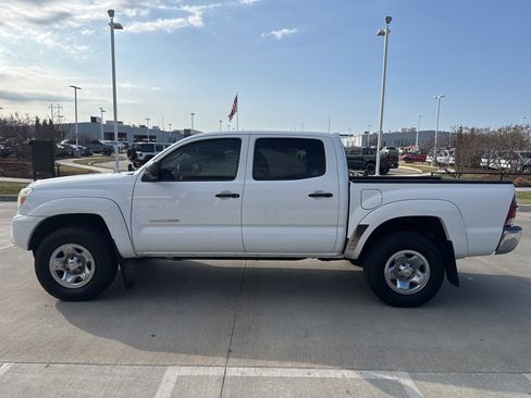 Used 2013 Toyota Tacoma PreRunner w/ SR5 Pkg image 4