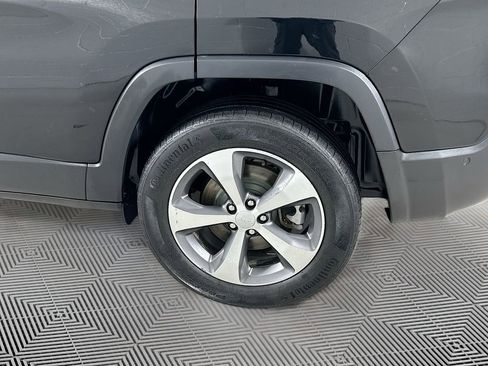 Used 2021 Jeep Cherokee Limited w/ Elite Package image 29