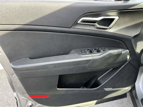 Used 2023 Kia Sportage LX image 15