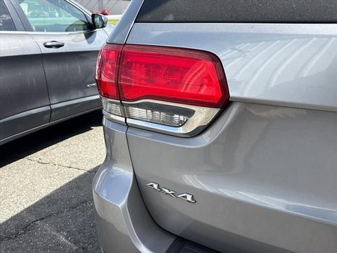 Used 2018 Jeep Grand Cherokee Laredo image 13