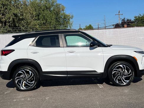 Used 2024 Chevrolet TrailBlazer RS image 3