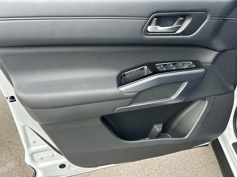 New 2026 Nissan Pathfinder SL w/ SL Premium Package FWD image 18