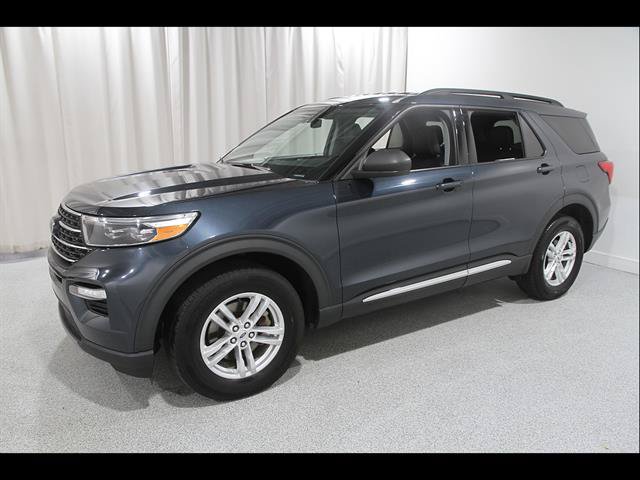 Certified 2022 Ford Explorer XLT w/ Equipment Group 202A AWD/4WD image 3
