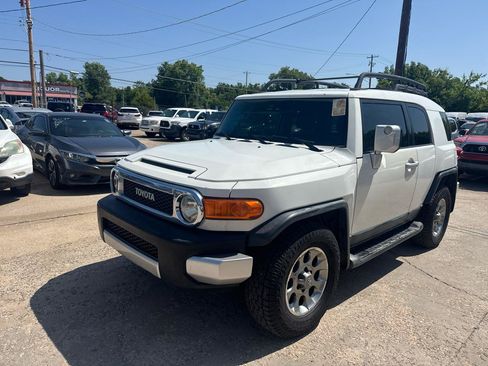 Used 2012 Toyota FJ Cruiser 2WD w/ Convenience Pkg image 11