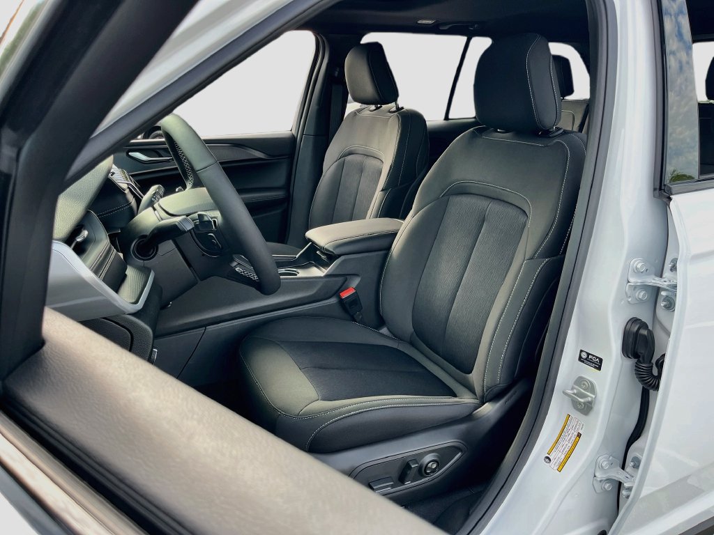 New 2026 Jeep Grand Cherokee Laredo X RWD image 20