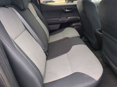 Used 2022 Toyota Tacoma TRD Off-Road image 24