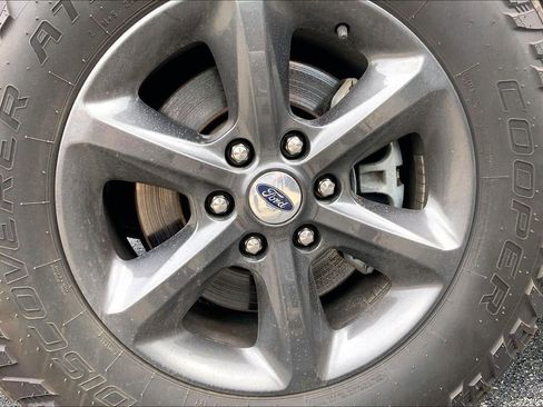 Used 2019 Ford Expedition XLT w/ Equipment Group 202A AWD/4WD image 3