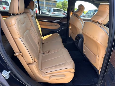 Used 2024 Jeep Grand Cherokee L Summit w/ Luxury Tech Group V image 26