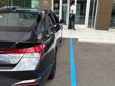 Used 2021 Hyundai Elantra SEL FWD image 12