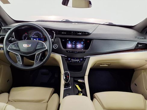 Used 2017 Cadillac XT5 Luxury w/ Driver Awareness Package image 14