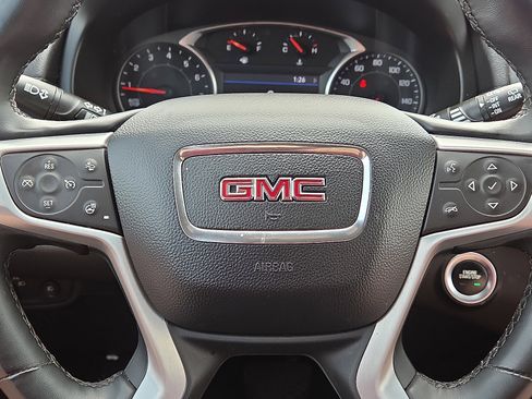 Used 2024 GMC Terrain SLT image 17