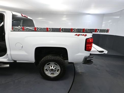 Used 2019 Chevrolet Silverado 2500 LT image 38